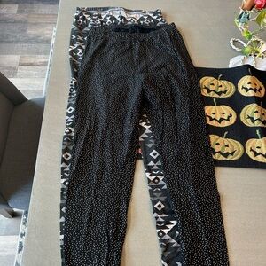 Old Navy set of 2 Leggings, size M, GUC